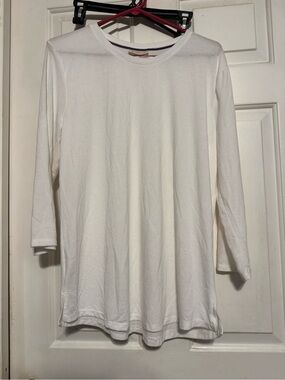 Bobbie Brooks White Long-Sleeve Crew Neck Shirt